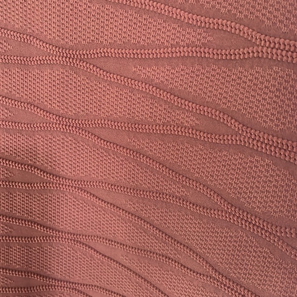 Guess form fitting plum colored dress size XL - Picture 4 of 4